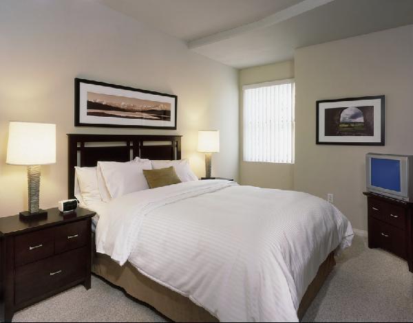 Oakwood At The Saulet New Orleans Room photo